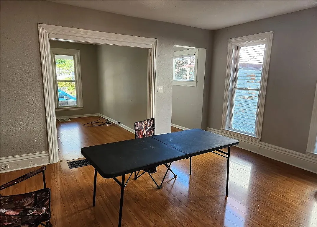 905 Walnut — Photo 3