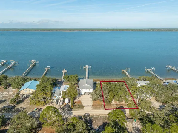 201 Harbor Cir, Panacea, FL 32346
