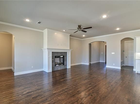 5th image of 717 Prairie Timber Rd