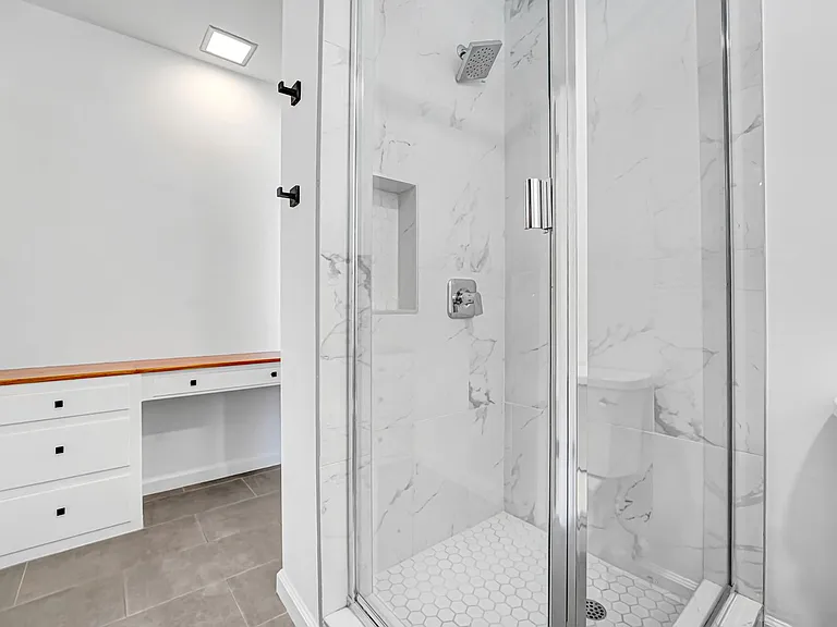 555 Amalfi Dr — Photo 27