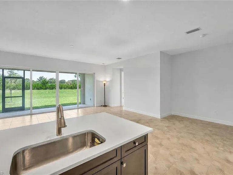 12445 Dahlia Ct — Photo 10