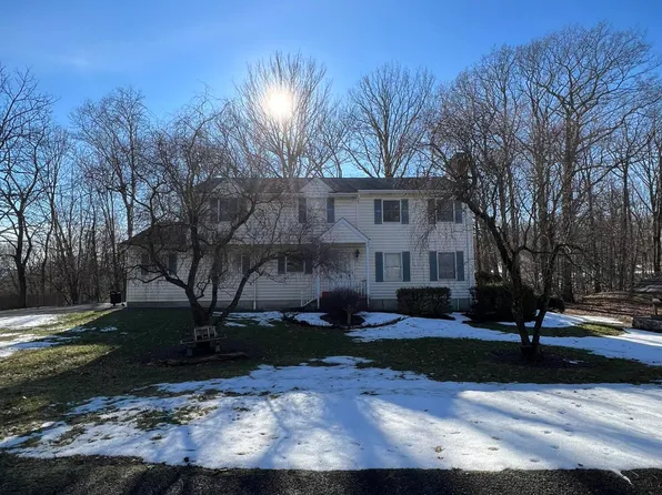 101 Woodcrest Blvd, Stroudsburg, PA 18360