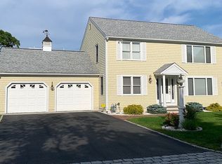 84 Harbor Rd, Hyannis, MA 02601