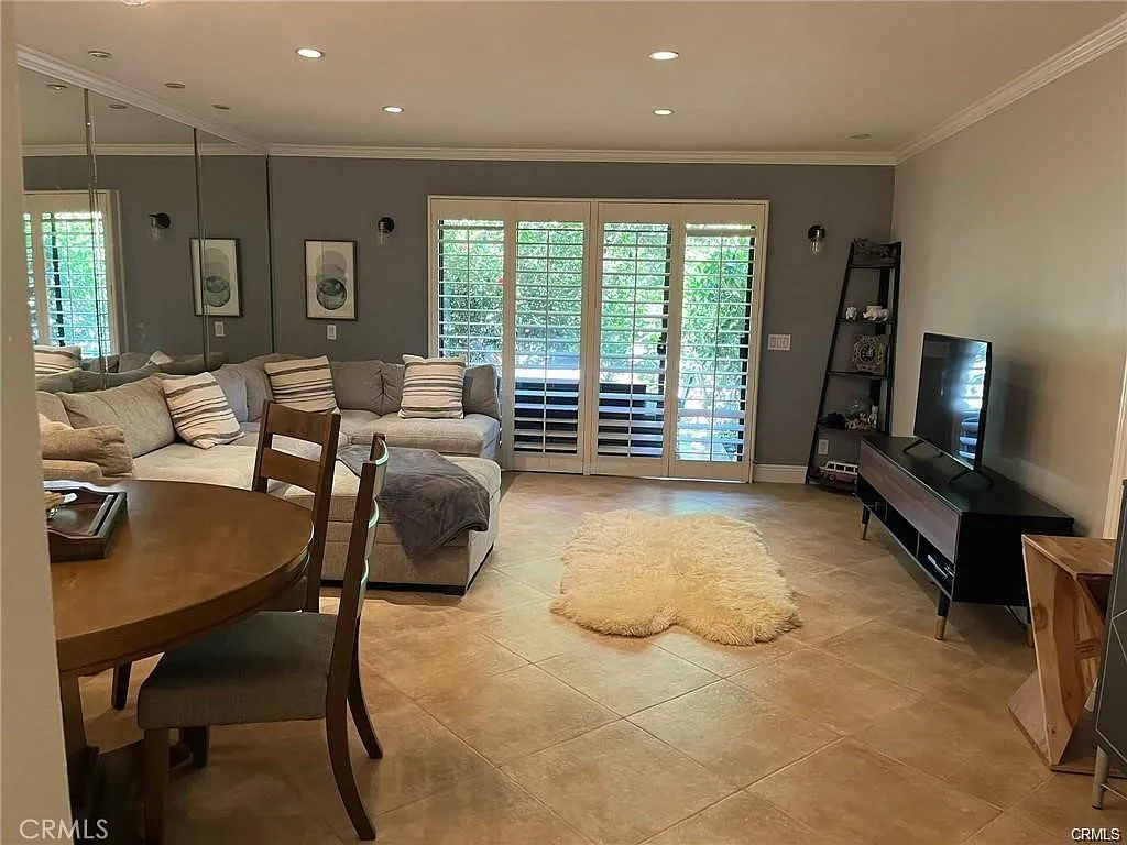 1 bed, 730 sqft, $2,995 — Photo 3