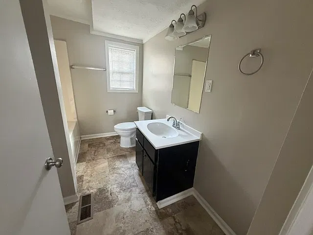 3 bed, 1600 sqft, $1,350 — Photo 4