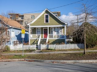 166 E 10th St, North Vancouver, BC