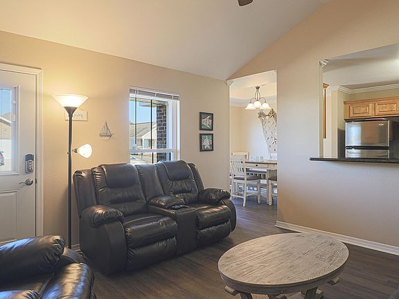 3rd image of 319 Twin Lakes Blvd
