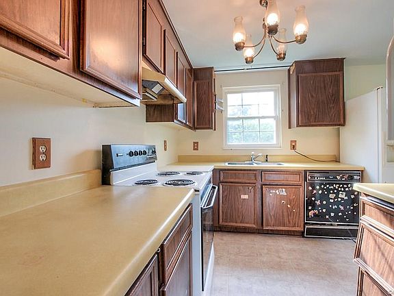 4th image of 7174 Brook Way