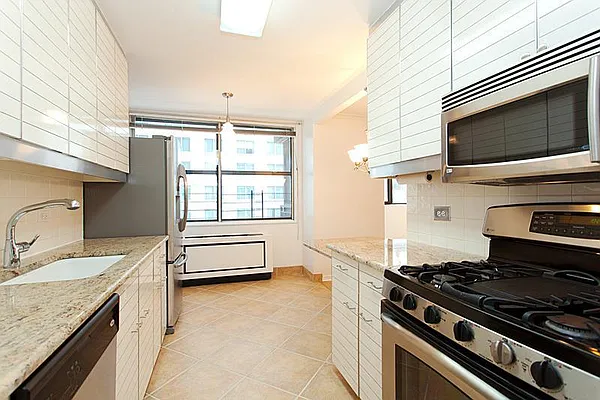 Rented by Addison Property Group | media 16