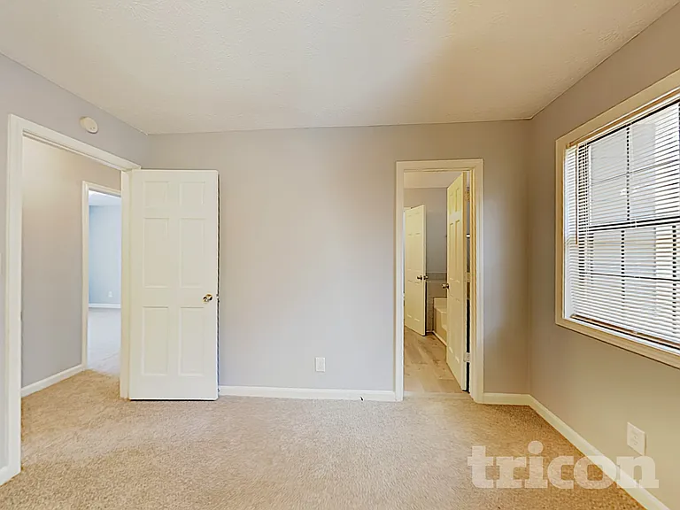110 Springvalley Way — Photo 9