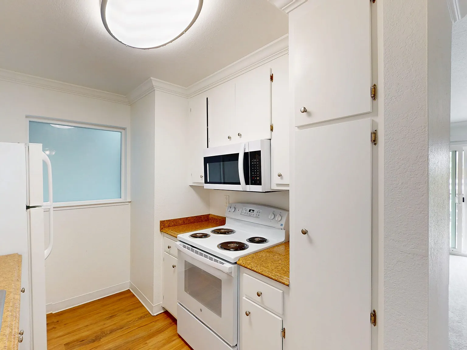 Spacious 2BR + 2 BA | Parking Included | Pet-Friendly Living — Photo 4