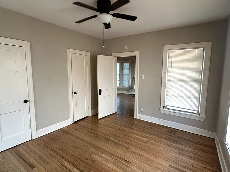 2406 W Lovers Ln — Photo 5