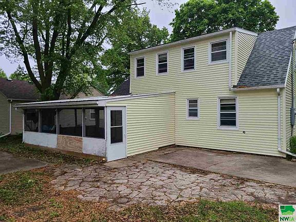 3rd image of 615 S 9th St