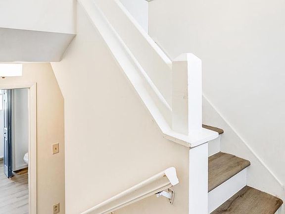 2nd image of 532 Kingston Rd