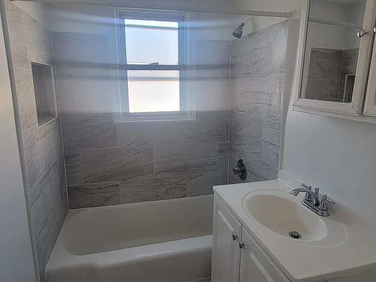 135 Davenport Ave #B — Photo 7