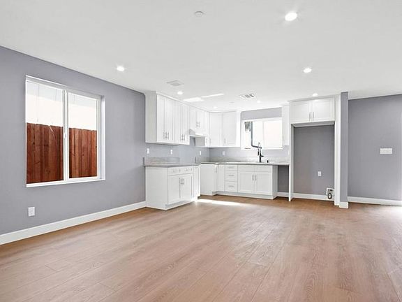 5th image of 315 W 56th St #56315-12