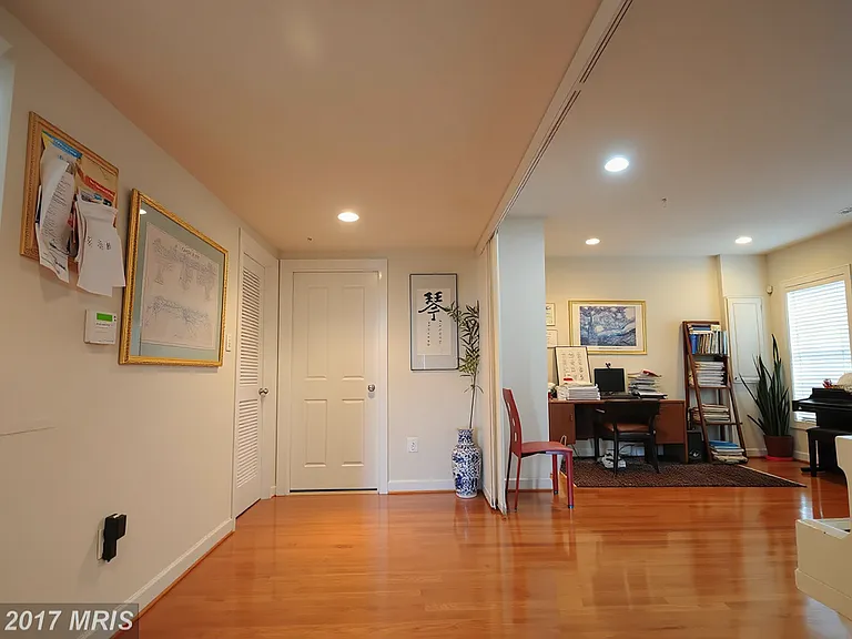 149 Norwich Ln — Photo 5