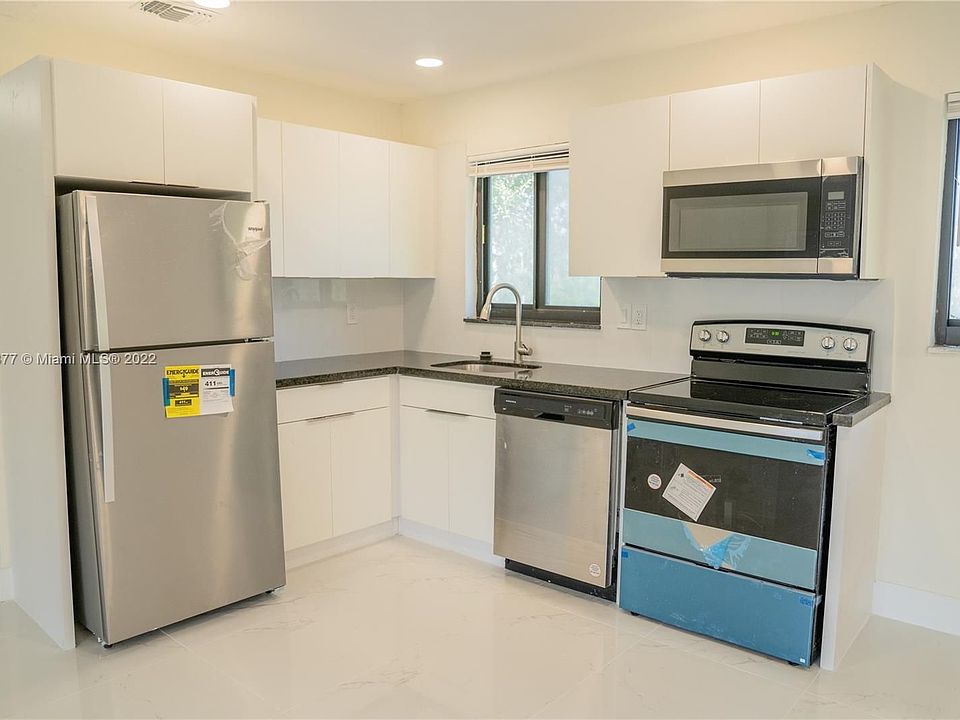 1st image of 615 NE 26th St APT 6