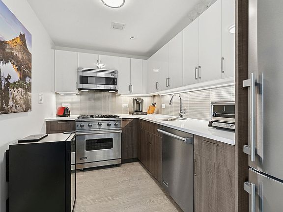 3rd image of 2351 Adam Clayton Powell Jr Blvd #Penthouse 23