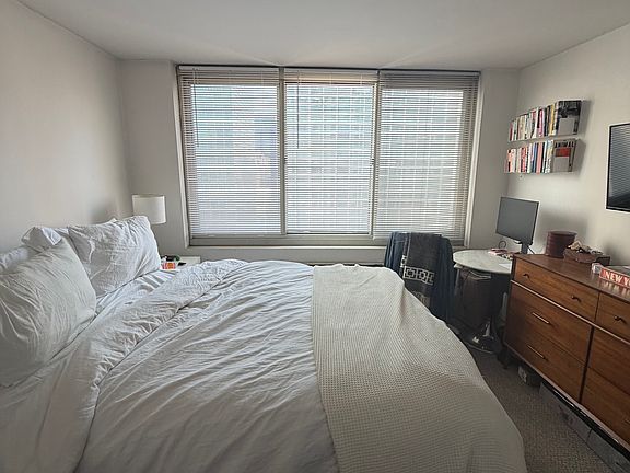 3rd image of 333 E 45th St APT 27F