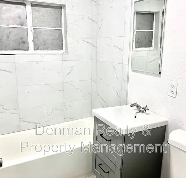 4306 N 12th St #6 — Photo 6