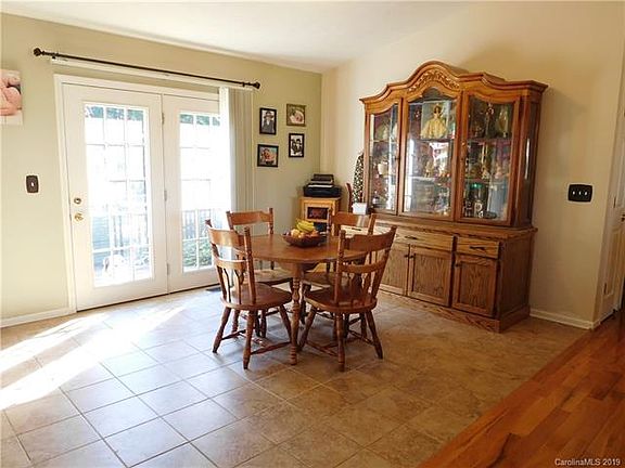 5th image of 218 Taylor Cir