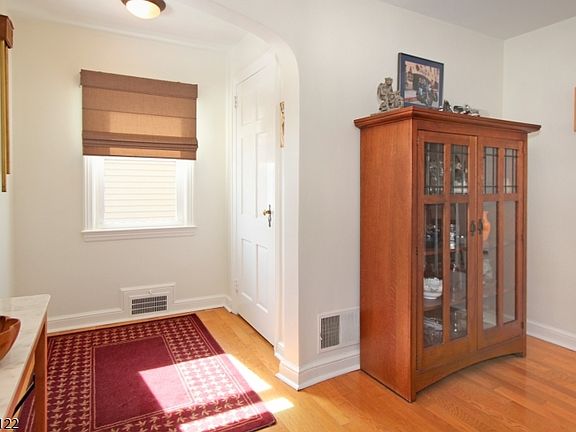 5th image of 14 Davidson Rd