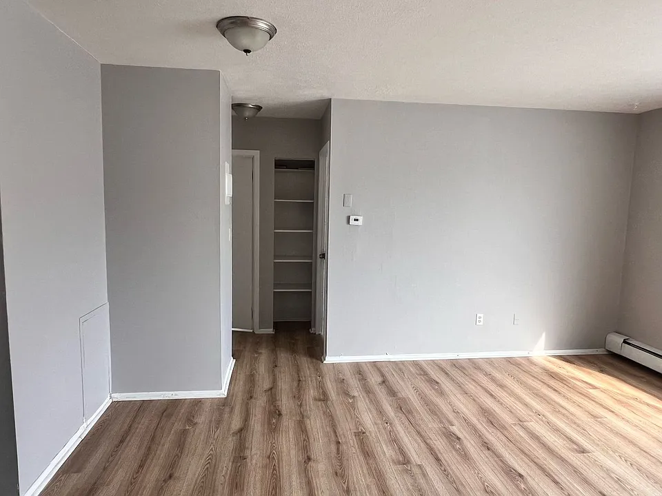 3265 E 143rd St