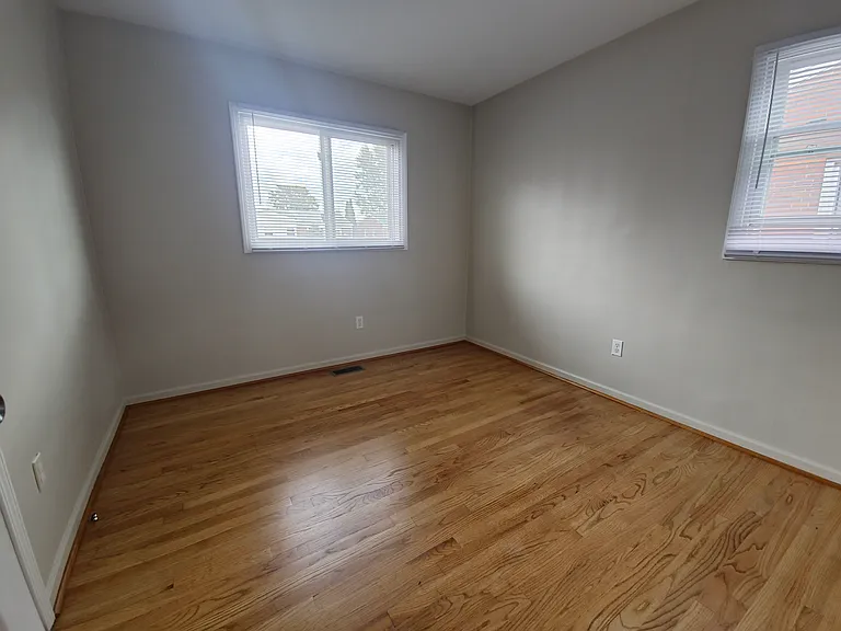 28919 Hughes St — Photo 14