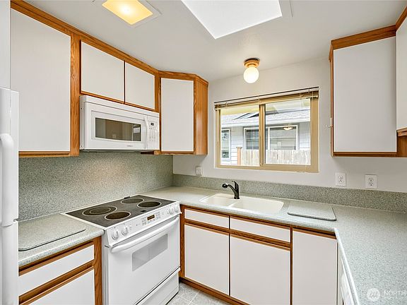 4th image of 24806 10th Avenue S