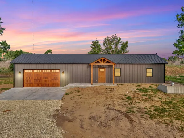 721 N Palomino Trl, Hutchinson, KS 67501