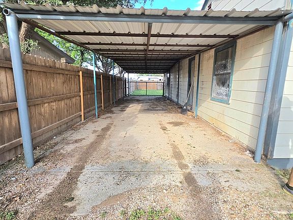 3rd image of 909 Cypress St