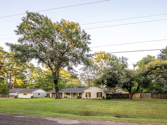 3rd image of 504 N Gordon Dr