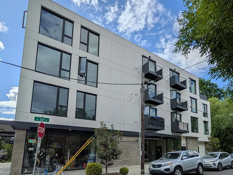 Division 31 Apartments — Photo 19