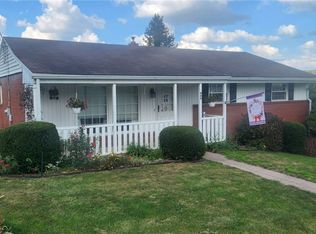 633 Palo Alto Dr, Ellwood City, PA