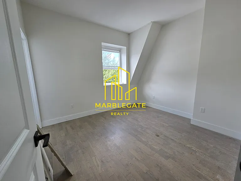 53 Lincoln Park #33B — Photo 3