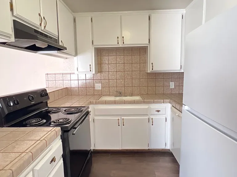 6811 Klamath Way — Photo 34