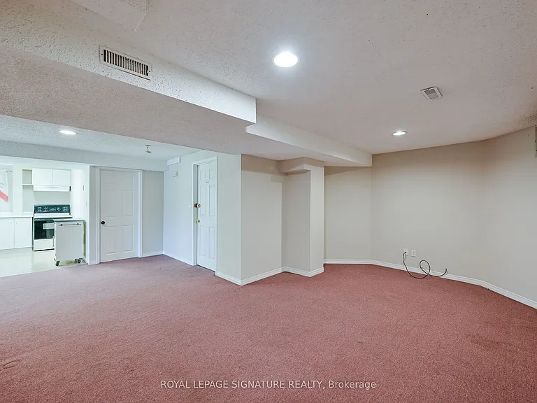 556 Farwell Cres #LOWER — Photo 8