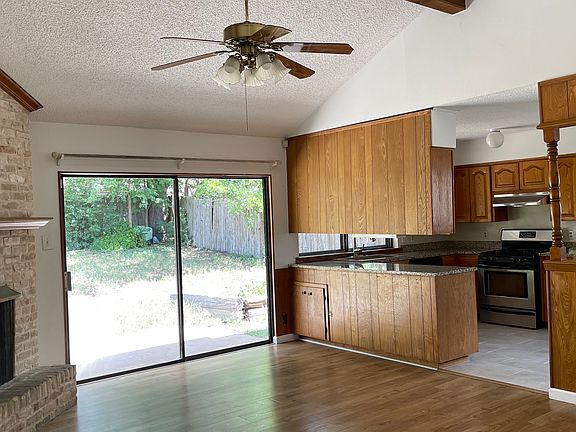 3rd image of 6504 Sunstrip Dr