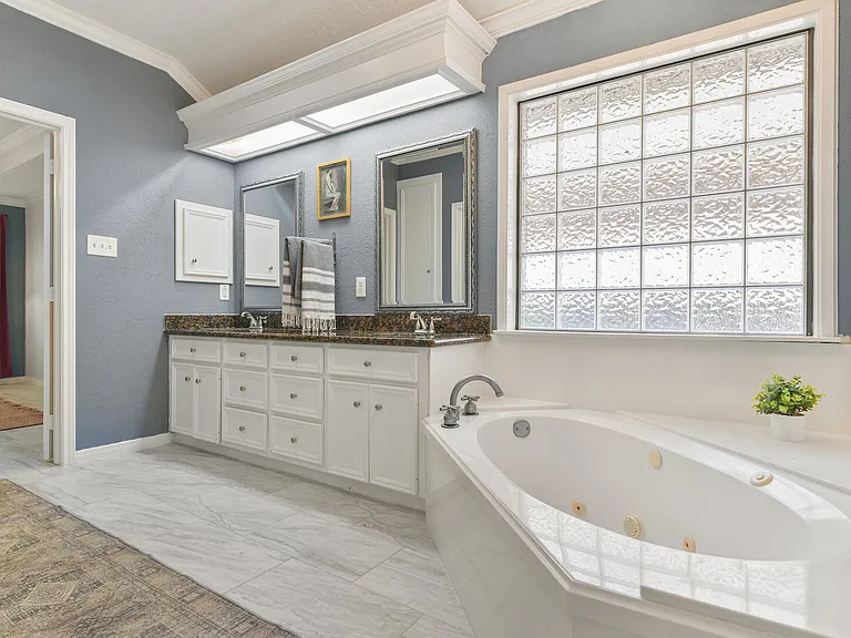 Live Oak Ln — Photo 25
