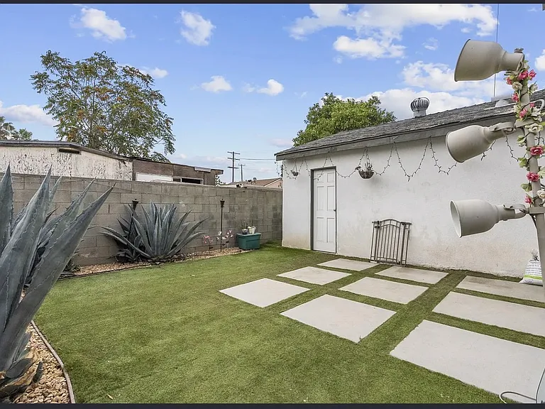 7540 Lindley Ave — Photo 4