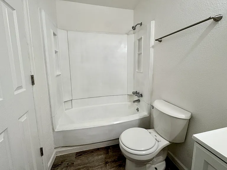 4501 Boardwalk Dr #J-J-93 — Photo 13