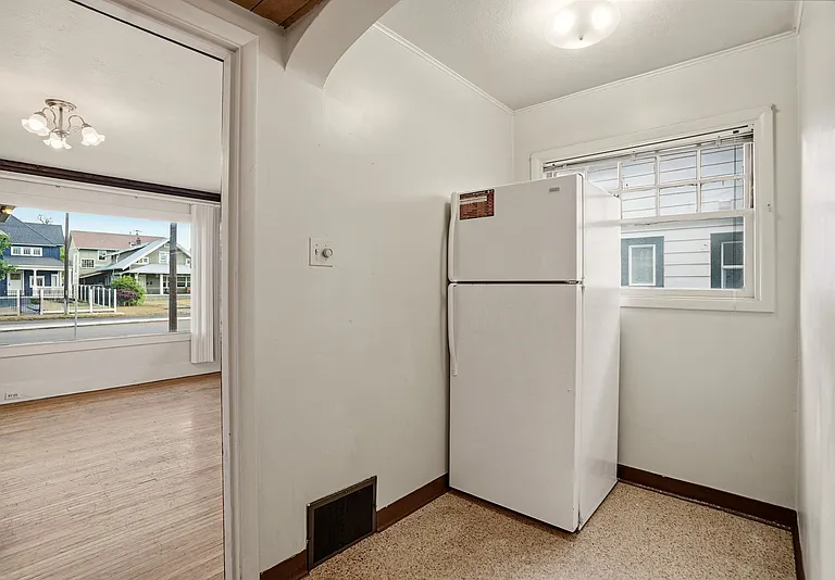 808 E Mission Ave — Photo 18