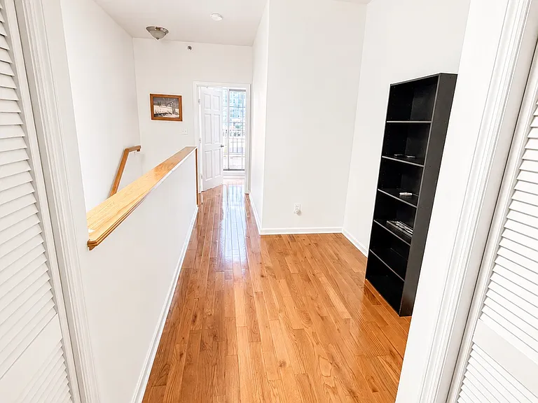 1126 Buttonwood St #C — Photo 7