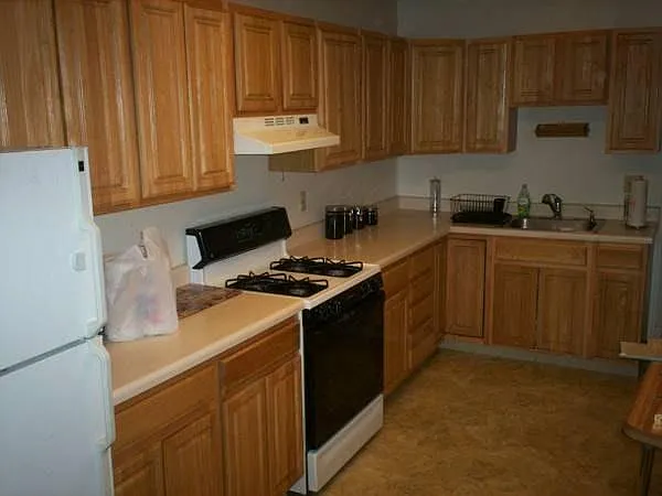 Building Photo - 562 Madison Ave #1