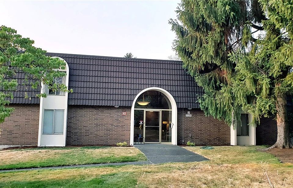 1st image of 11206 NE 68th St APT 212