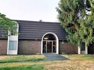 11206 NE 68th St APT 212, Kirkland, WA 98033