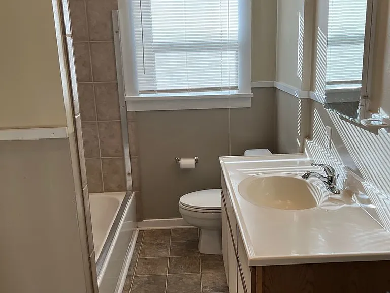 145 La Rue Ave — Photo 7