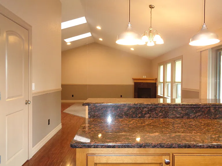 6439 Robin Hood St SE — Photo 36