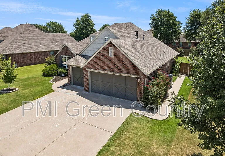 7305 E Indianola St — Photo 40